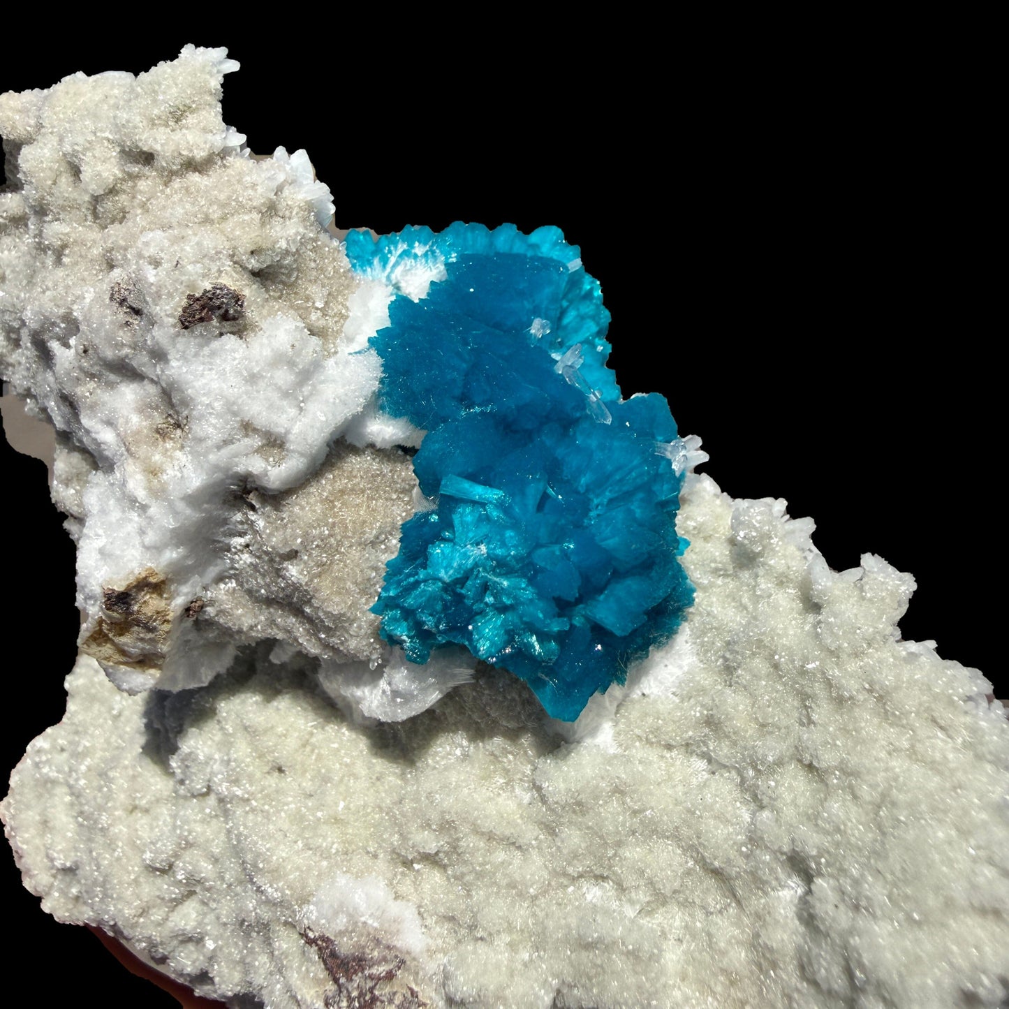 Lustrous Electric-Blue Cavansite Rosette with Stilbite on Sparkling Heulandite Matrix – Rare Indian Zeolite Mineral Specimen from Pune # B DKT138 Cavansite Superb Minerals