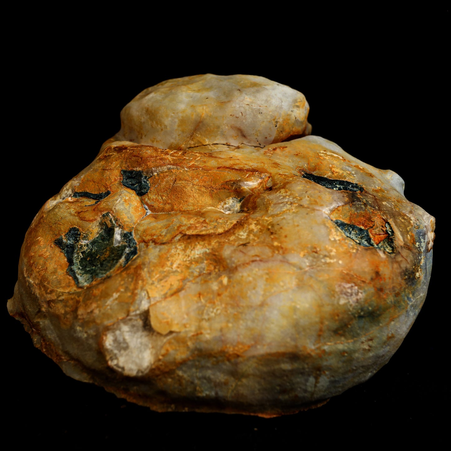 MM Quartz Geode Natural Mineral Specimen # B 5061 https://www.superbminerals.us/products/mm-quartz-geode-natural-mineral-specimen-b-5061 Features: With a geode lined with beige, glossy MM Quartz crystals, this is a beautiful piece. The crystals have a glossy, almost crystalline sheen to them, and their edges are sharp. This item has a gleaming sheen to it.