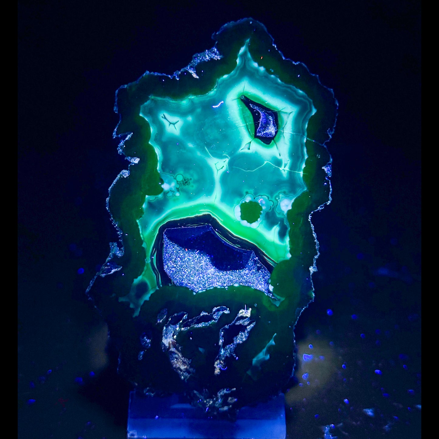 Crater Agate – Fluorescent Chalcedony Quartz Specimen from Chubut , Argentina (UV Reactive) # B 7184