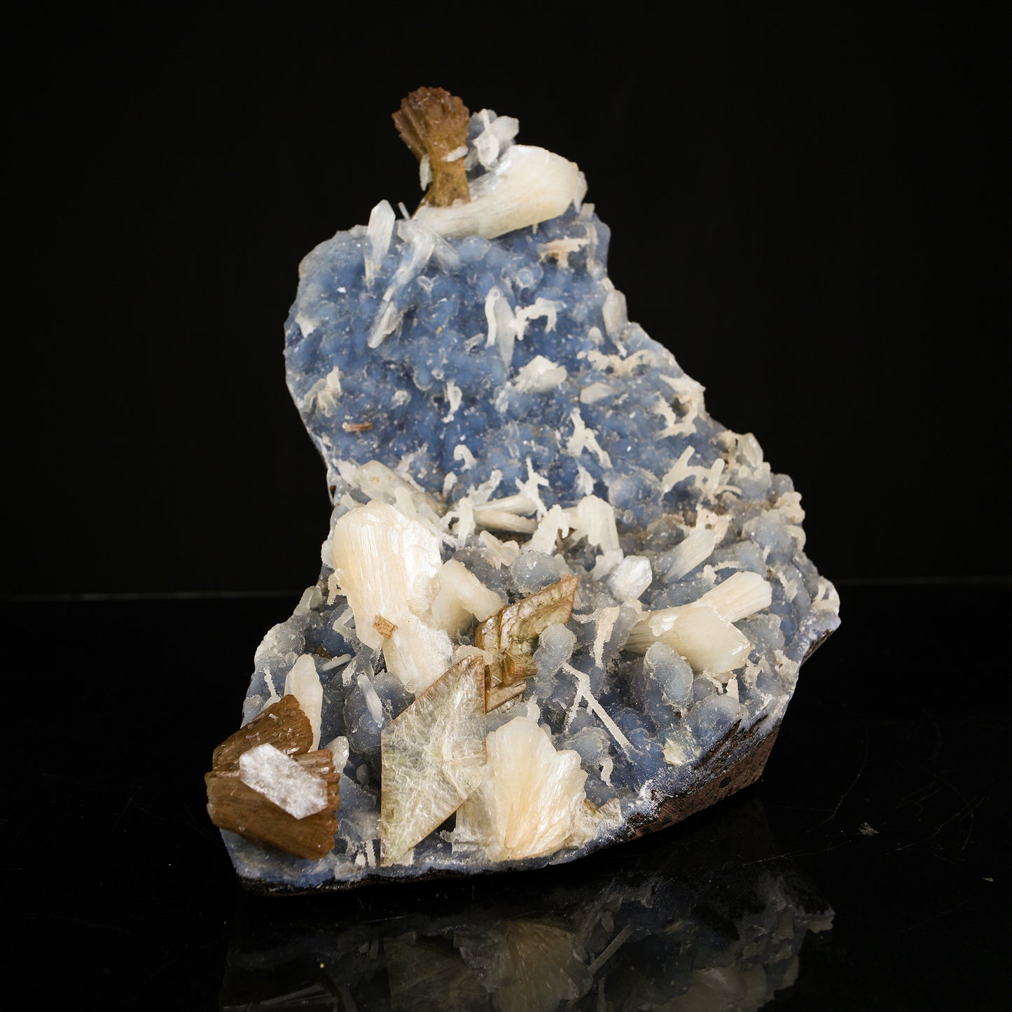 Heulandite Stilbite on Blue Chalcedony Matrix - Rare Collector’s Specimen from Nashik # B 7202