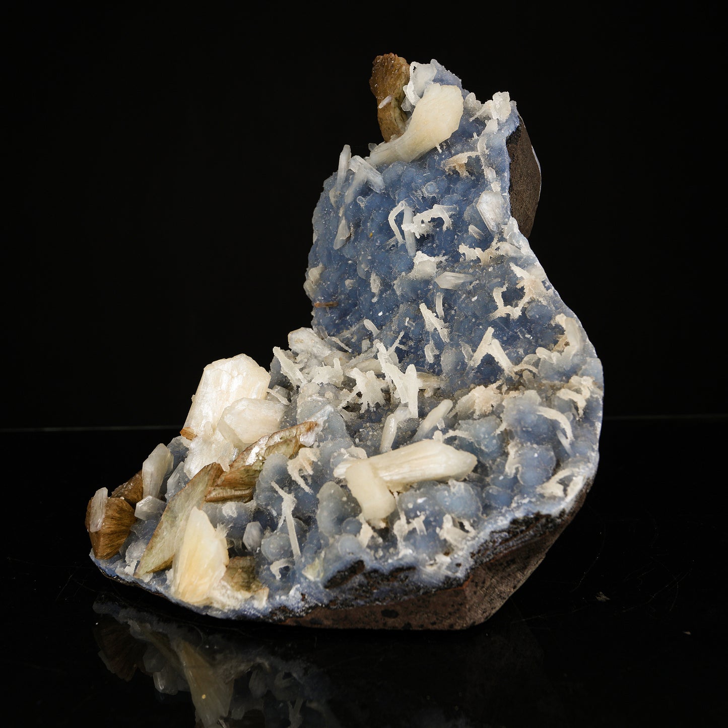 Heulandite Stilbite on Blue Chalcedony Matrix - Rare Collector’s Specimen from Nashik # B 7202