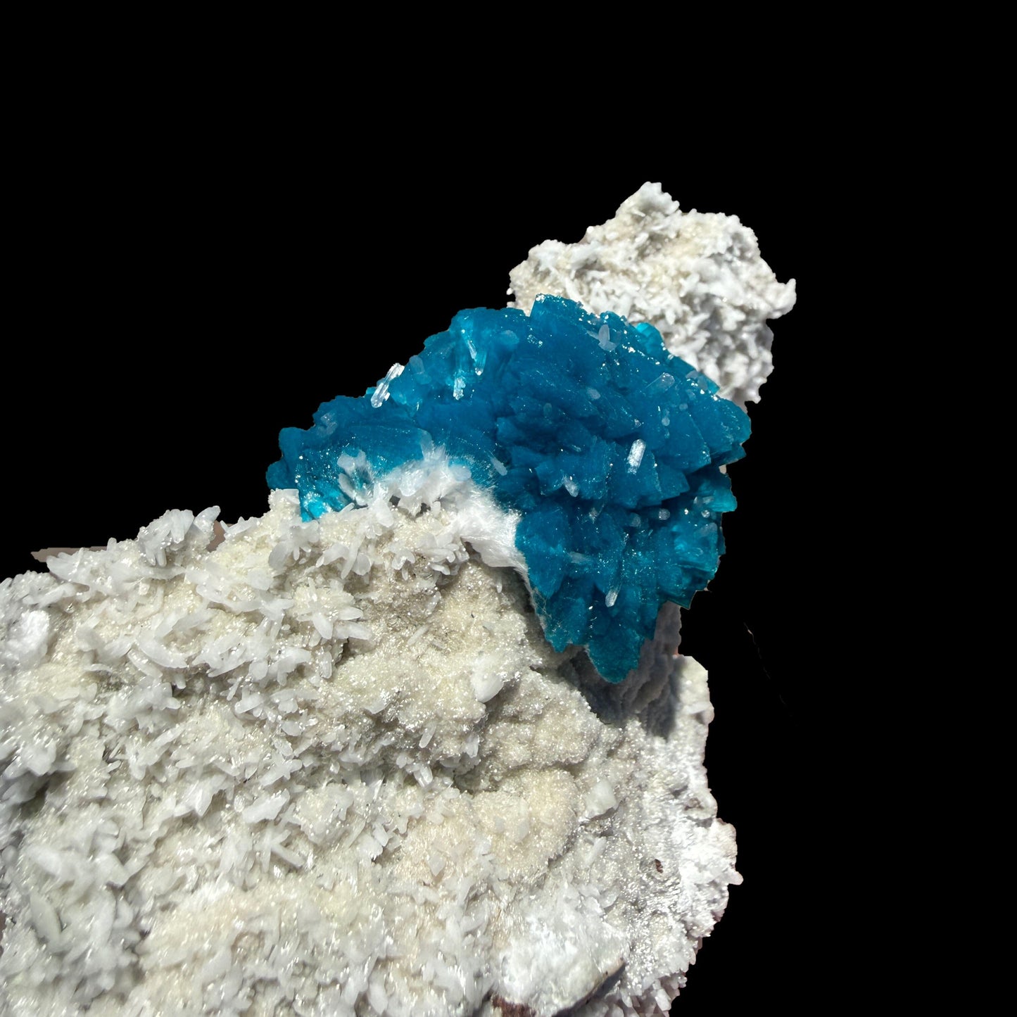 Lustrous Electric-Blue Cavansite Rosette with Stilbite on Sparkling Heulandite Matrix – Rare Indian Zeolite Mineral Specimen from Pune # B DKT138 Cavansite Superb Minerals 