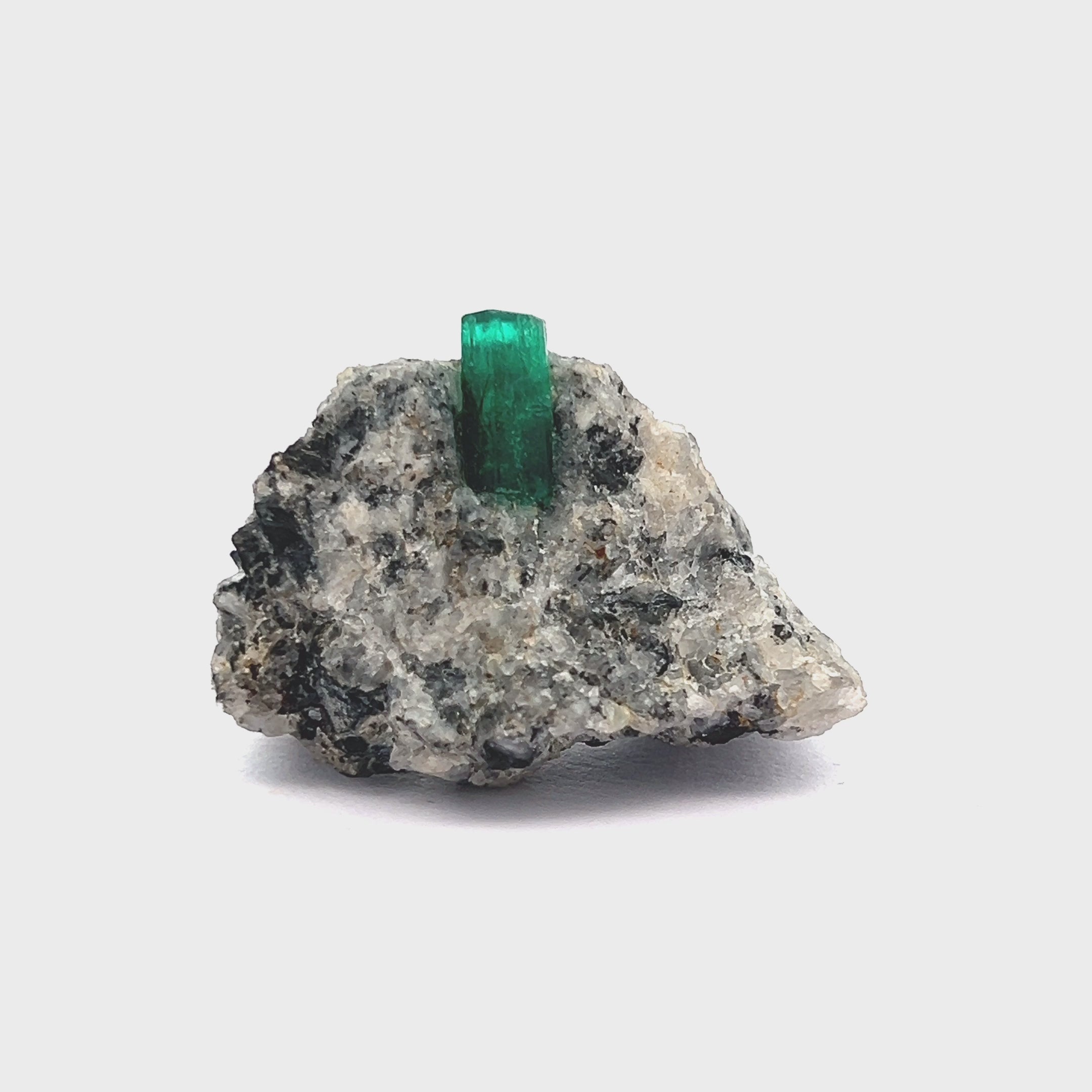 レビュー高評価の商品！ Natural Emeralds green Deep Rare Mineral 6827 B # Specimen エメラルド