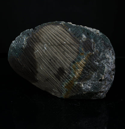 Sharp Terminated Green Apophyllite Cluster and calcite on Shimmering Dark Green Chalcedony Matrix – Natural Indian Zeolite Mineral Specimen from Jalgaon, Maharashtra # B 7239 Apophyllite Superb Minerals 