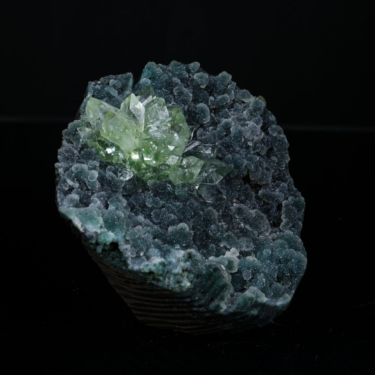 Sharp Terminated Green Apophyllite Cluster on Shimmering Dark Green Chalcedony Matrix – Natural Indian Zeolite Mineral Specimen from Jalgaon, Maharashtra # B 7237 Apophyllite Superb Minerals 