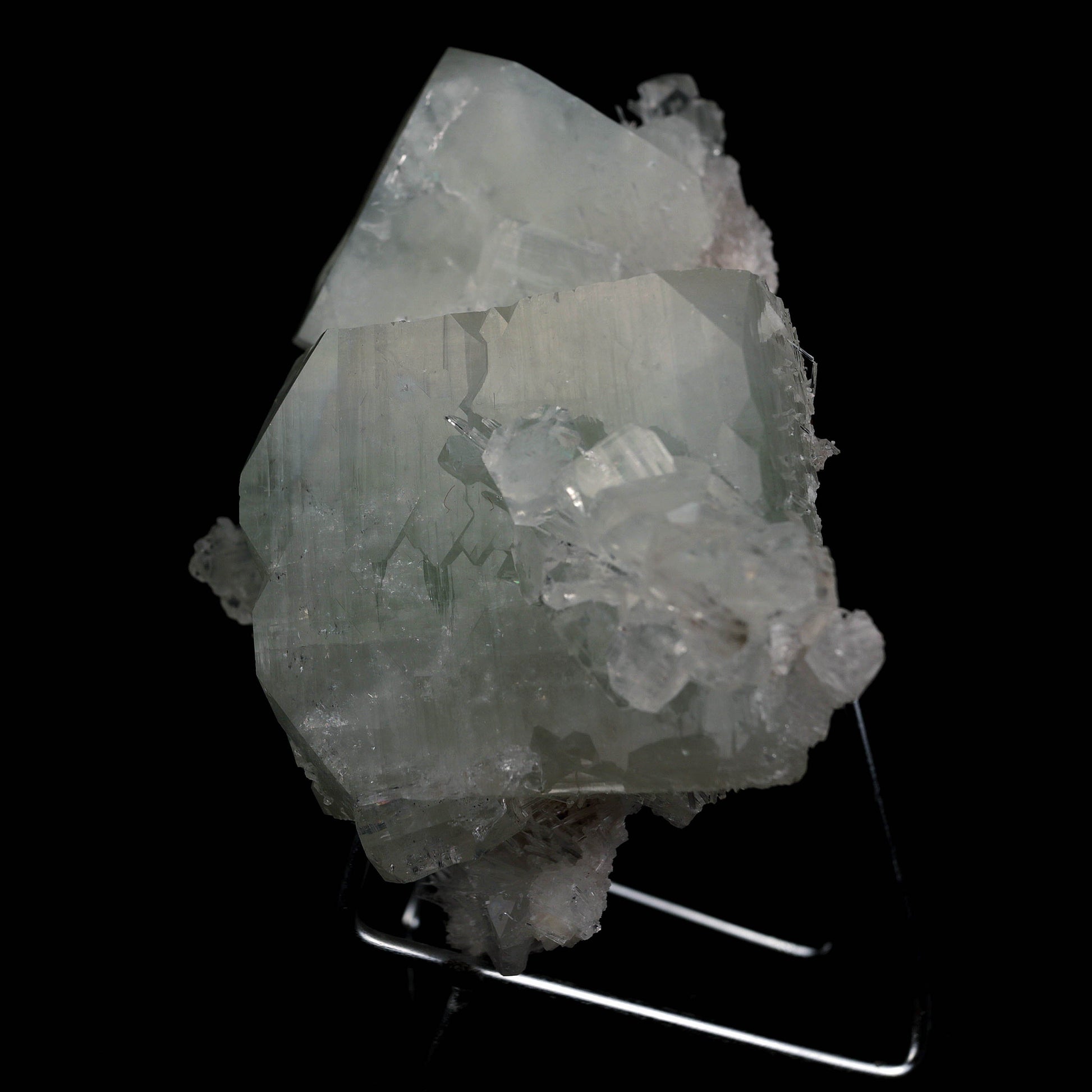Fluorapophyllite Twin big Crystal with Stilbite Natural Mineral Specim…  https://www.superbminerals.us/products/fluorapophyllite-twin-big-crystal-natural-mineral-specimen-b-4641  Features: A typical Deccan Trap association specimen with strong, extremely glossy, crisp, well-formed, blocky, green and colourless Fluorapophyllite crystals (K).which are linked with extremely glossy, delicate peach coloured Stilbite-Ca "sheaves" A Chalcedony "core" may be seen in a tiny region on the back.