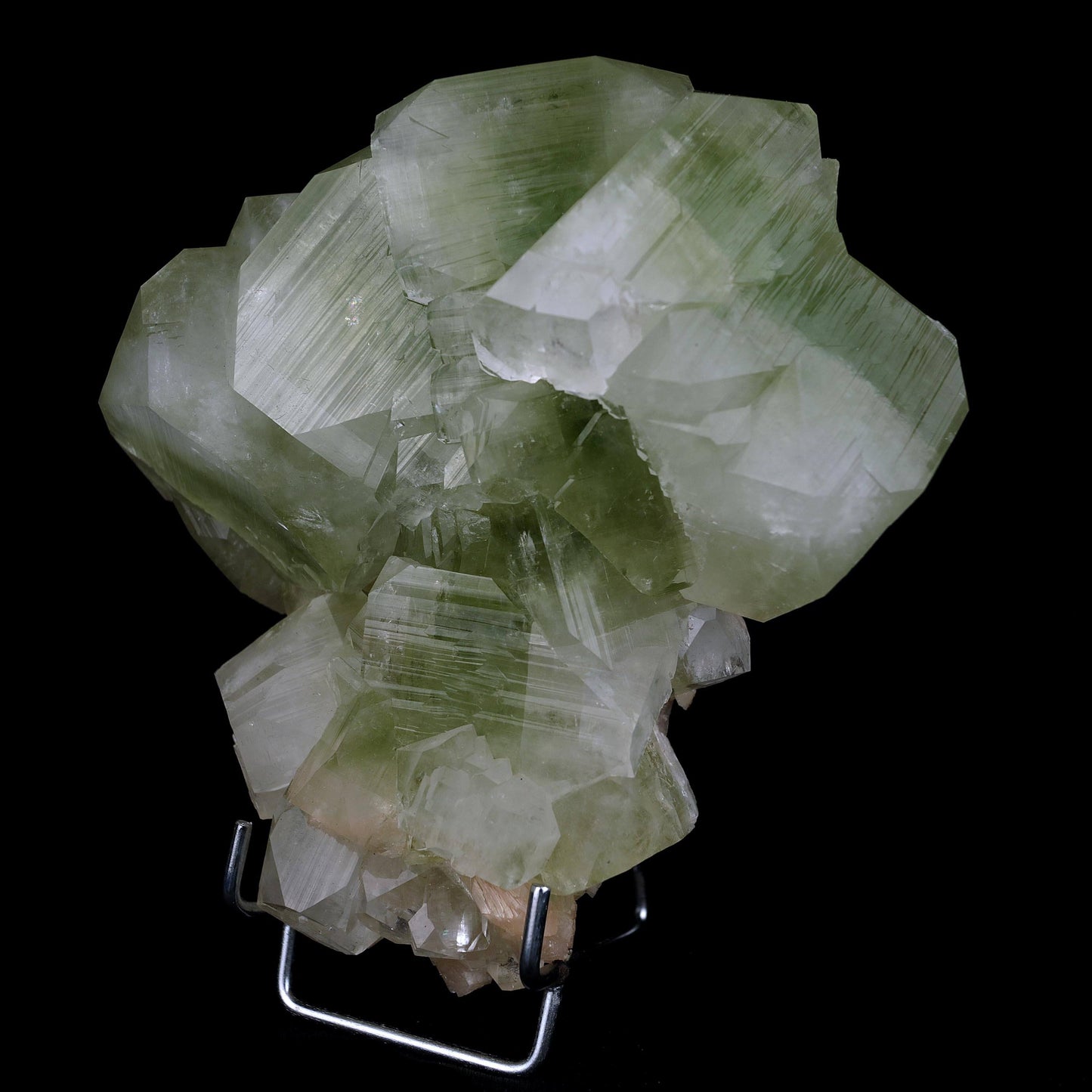 Green Apophyllite Terminate Cubes with Stilbite Natural Mineral Specim…  https://www.superbminerals.us/products/green-apophyllite-terminate-cubes-with-stilbite-natural-mineral-specimen-b-4485  Features:Fluorapophyllite crystals with soft peach coloured Stilbite crystals on minor matrix from Jalgaon of excellent grade, classic, sharp, extremely glossy, doubly terminated. A bright blazing green hue dominates the middle of the Apophyllite group, whereas the ends of the Apophyllite.