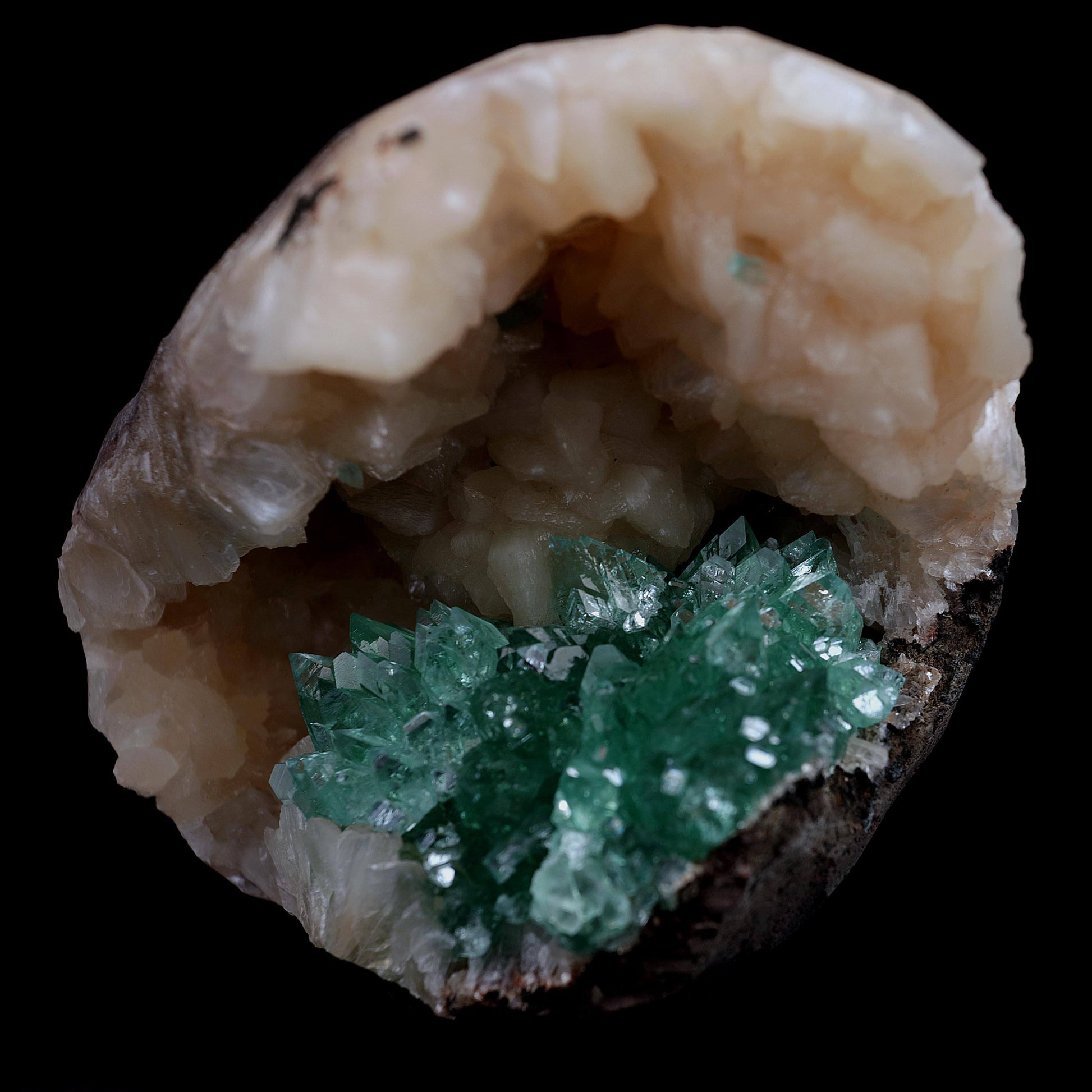 Green Apophyllite with Stilbite Natural Mineral Specimen # B 3986  https://www.superbminerals.us/products/green-apophyllite-with-stilbite-natural-mineral-specimen-b-3986  Features Transparent green apophyllite crystals up to 10-15 mm long with lustrous crystal faces and steep pyramidal terminations, on matrix covered with lustrous peach-baggie colored Stilbite crystals up to mixed size. Primary Mineral(s):&nbsp; Apophyllite Secondary Mineral(s): Stilbite