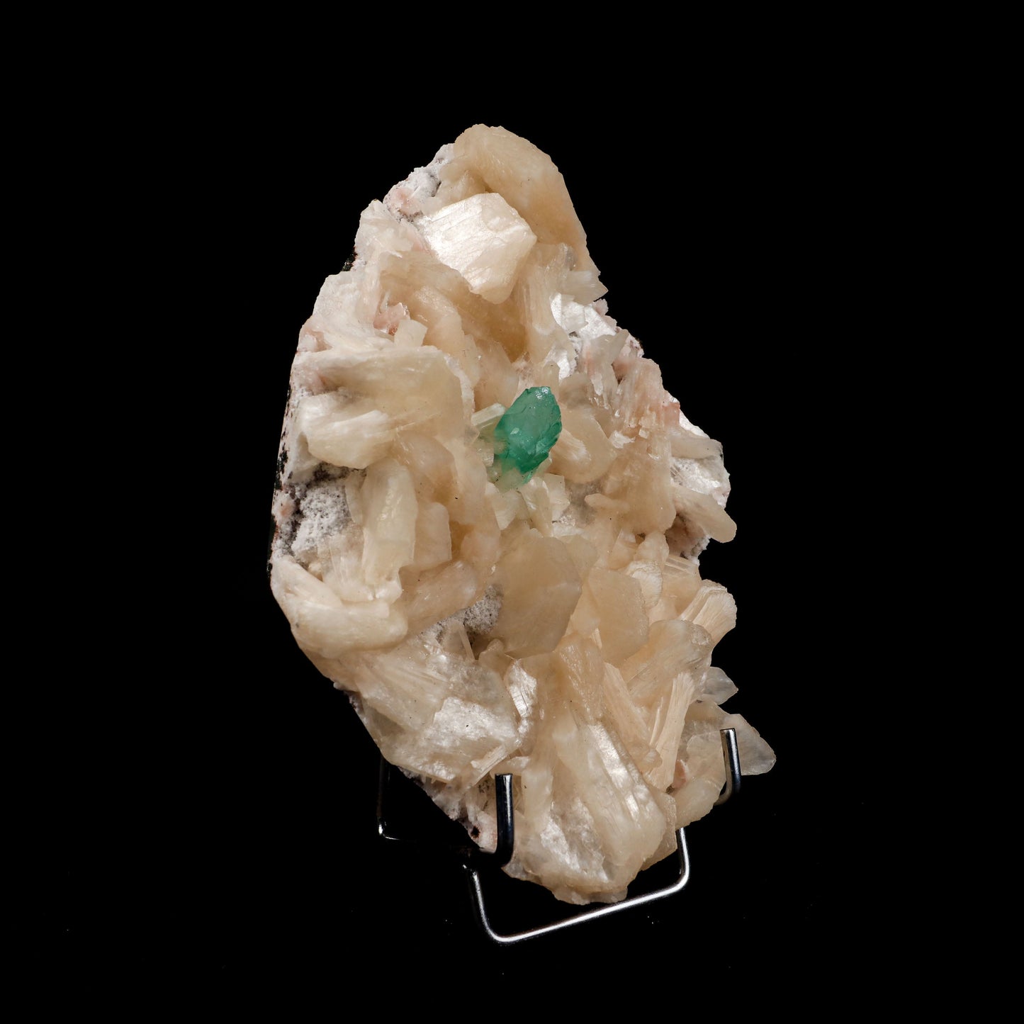 Green Apophyllite with Stilbite Natural Mineral Specimen # B 4995  https://www.superbminerals.us/products/green-apophyllite-with-stilbite-natural-mineral-specimen-b-4995  Features:&nbsp;Transparent green apophyllite crystals long with lustrous crystal faces and steep pyramidal terminations on matrix coated with lustrous peach-baggie coloured Stilbite crystals of varying sizes. Primary Mineral(s): ApophylliteSecondary Mineral(s): StilbiteMatrix: N/A 7 Inch x 5 InchWeight : 968 