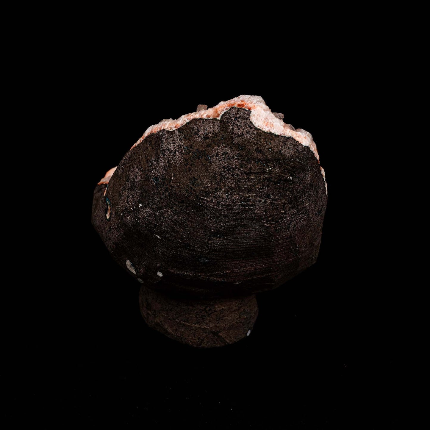 Heulandite Crystal Geode Natural Mineral Specimen # B 5190  https://www.superbminerals.us/products/heulandite-crystal-geode-natural-mineral-specimen-b-5190  Features: Beautiful Peach Heulandite Cluster. Heulandite belongs to the Zeolite family and crystallizes in tabular, trapezoid, granular, and massive forms. Heulandite comes in a variety of colors. Primary Mineral(s): Heulandite Secondary Mineral(s): N/AMatrix: N/A 5 Inch x 4 InchWeight : 690 GmsLocality: Aurangabad