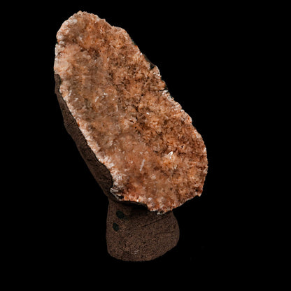 Pink Heulandite Crystals Self Standing Geode Natural Mineral Specimen …  https://www.superbminerals.us/products/pink-heulandite-crystals-self-standing-geode-natural-mineral-specimen-b-5241  Features: Beautiful piece highlighting a geode with beige, brilliant Heulandite crystals - this piece is very distinctive. Amazing tone, shine and differentiation - this piece is in excellent condition. Primary Mineral(s): Heulandite Secondary Mineral(s): N/AMatrix: N/A 6 Inch x 3 InchWeight : 568 GmsLocality: Aurangab