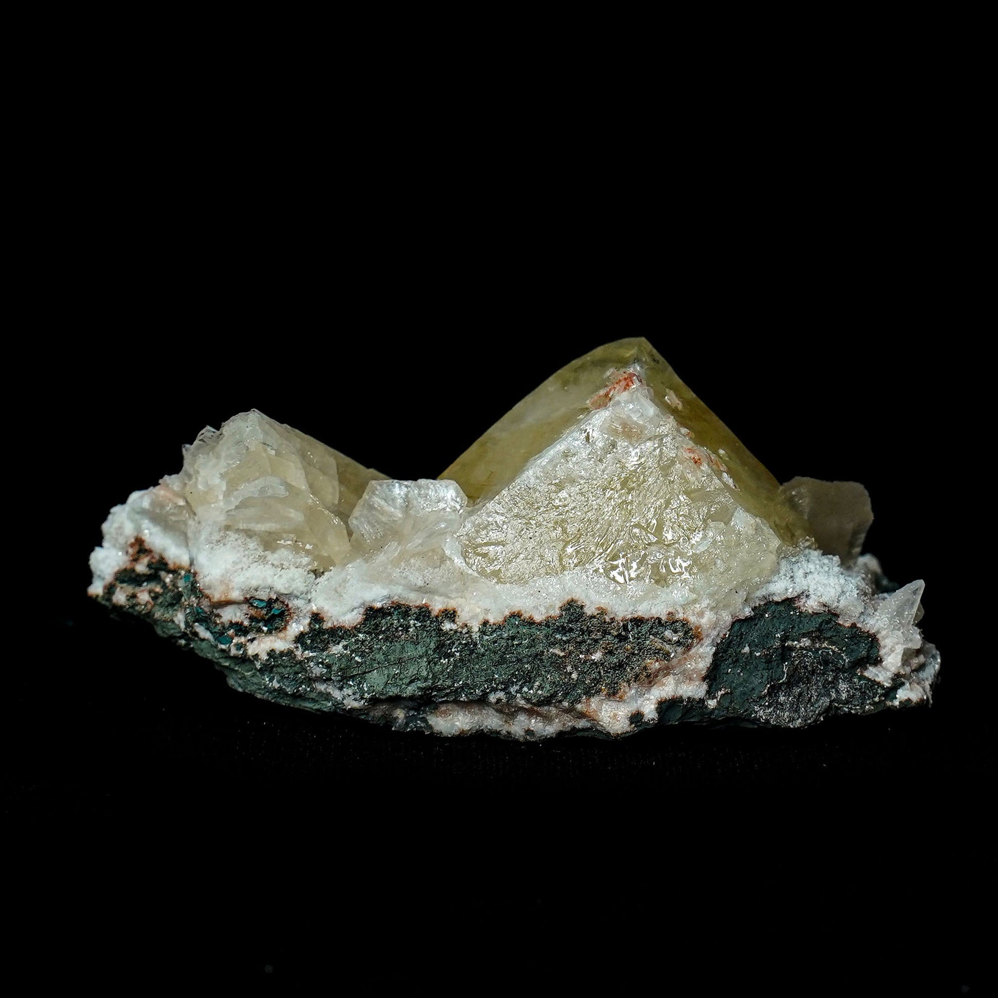 Powellite (Fluorocent Rare Find) with Stilbite Natural Mineral Specime…  https://www.superbminerals.us/products/powellite-fluorocent-rare-find-with-stilbite-natural-mineral-specimen-b-4981  Features:&nbsp;Beautiful specimen of gemmy Powellite crystal with Stilbite and Heulandite crystals from Nashik District, India. Powellite is the rarest and most desirable mineral from the Deccan Traps of India.&nbsp; It displays pleasing golden color doubly terminated Powellite crystal aesthetically 