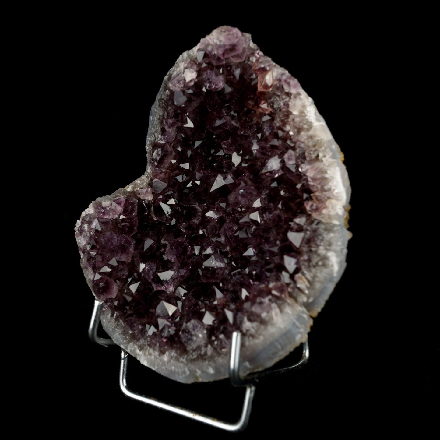 Purple Amethyst Cluster Natural Mineral Specimen # B 3970  https://www.superbminerals.us/products/purple-amethyst-cluster-natural-mineral-specimen-b-3970  Features A large plate of Amethyst crystals. The crystals are all perfectly terminated and have great luster and great purple color – beautiful large display piece! Primary Mineral(s):&nbsp; Amethyst Secondary Mineral(s): N/AMatrix: N/A12 cm x 10 cm350 GmsLocality: Aurangabad, Maharashtra, 