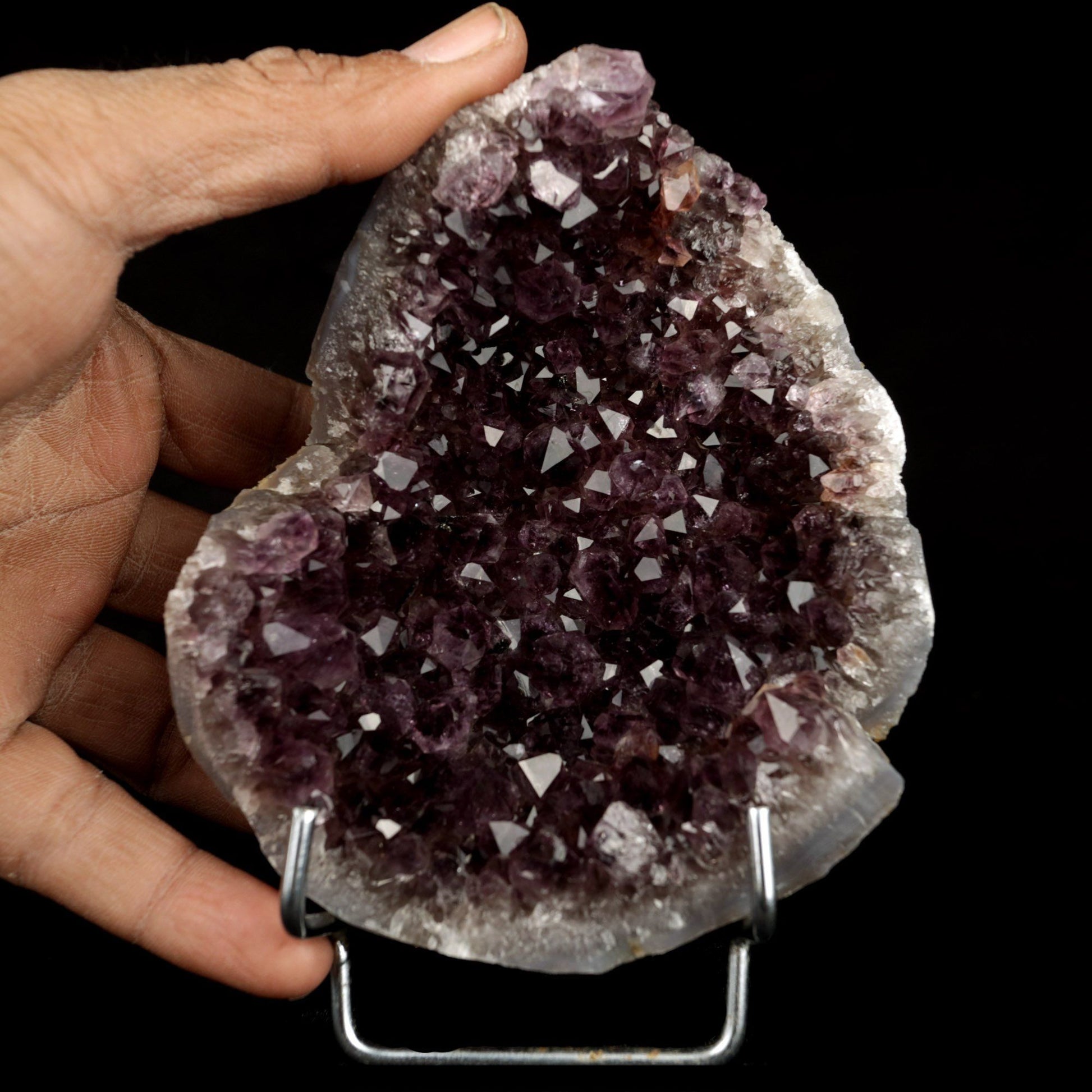Purple Amethyst Cluster Natural Mineral Specimen # B 3970  https://www.superbminerals.us/products/purple-amethyst-cluster-natural-mineral-specimen-b-3970  Features A large plate of Amethyst crystals. The crystals are all perfectly terminated and have great luster and great purple color – beautiful large display piece! Primary Mineral(s):&nbsp; Amethyst Secondary Mineral(s): N/AMatrix: N/A12 cm x 10 cm350 GmsLocality: Aurangabad, Maharashtra, 