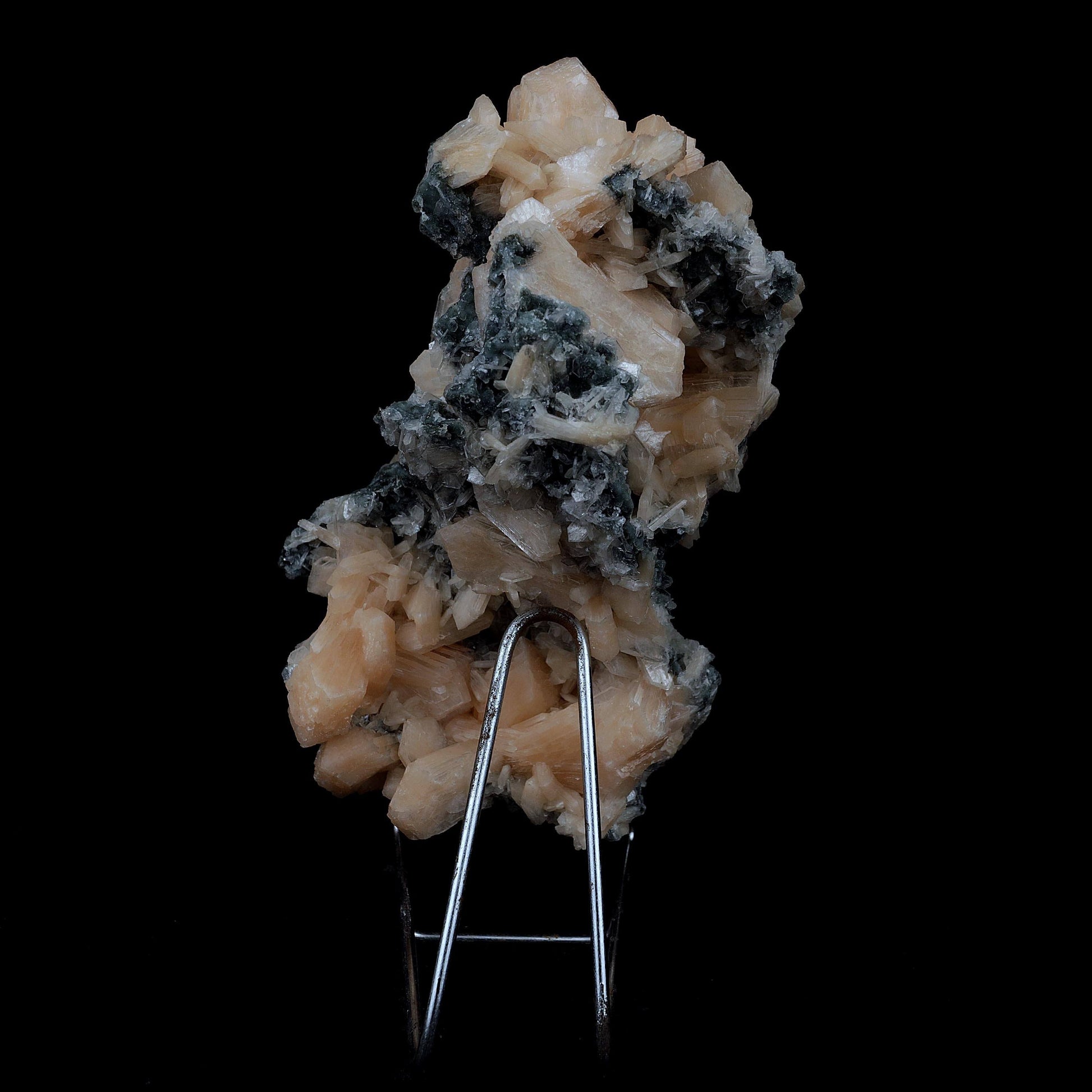 Stilbite Crystals on Chalcedony Big Cluster Natural Mineral Specimen #…  https://www.superbminerals.us/products/stilbite-crystals-on-chalcedony-big-cluster-natural-mineral-specimen-b-3996  Features A large sized pink tinged transparent chalcedony standing on top of a open vug like specimen with rich salmon colored Stilbites and other smaller sized pink Stilbite. The vug is very aesthetically cut and is high in luster and beauty. Primary Mineral(s):&nbsp; Stilbite