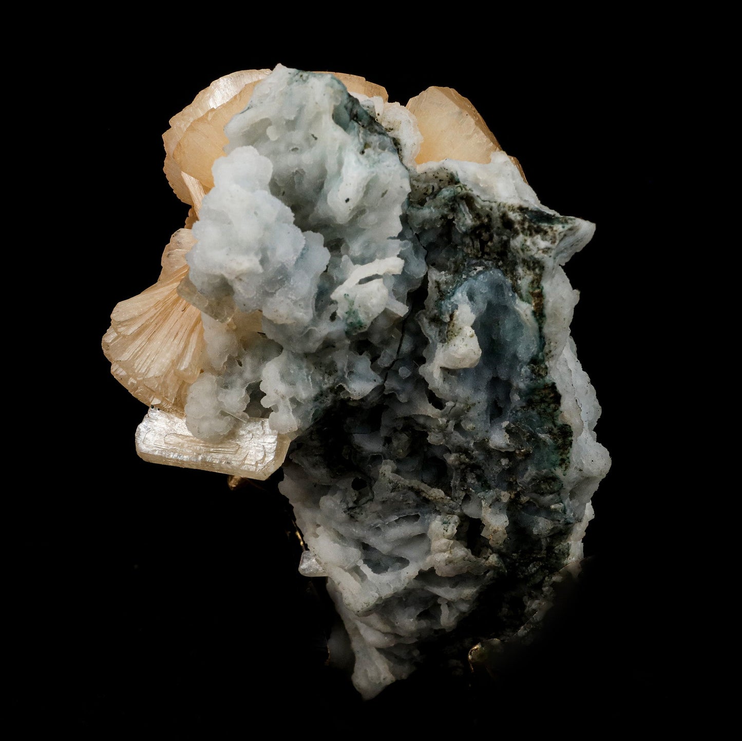 Twin Stellerlite on Chalcedony Natural Mineral Specimen # B 5138  https://www.superbminerals.us/products/twin-stellerlite-on-chalcedony-natural-mineral-specimen-b-5138  Features: Cluster of bright orange stellerite with chalcedony. Parallel growth of stellerite crystals is clearly visible. Stellerite has deep orange color. Primary Mineral(s): Stellerite Secondary Mineral(s): N/AMatrix: Chalcedony 4.5 Inch x 2.5 InchWeight : 205 GmsLocality: Jalgaon, Maharashtra, I